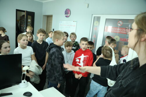 Czy dzieci pomagają przed świętami?