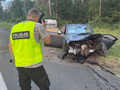 Zderzenie czołowe dwóch osobówek