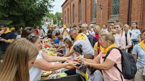 Kaszubscy pielgrzymi przeszli przez Nakło